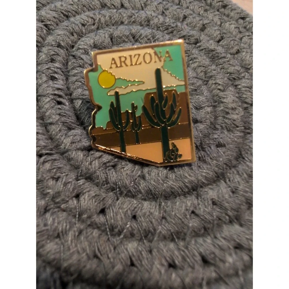 Arizona State Souvenir lapel Hat Pin Button Travel Cactus Sun‎ Cacti Desert